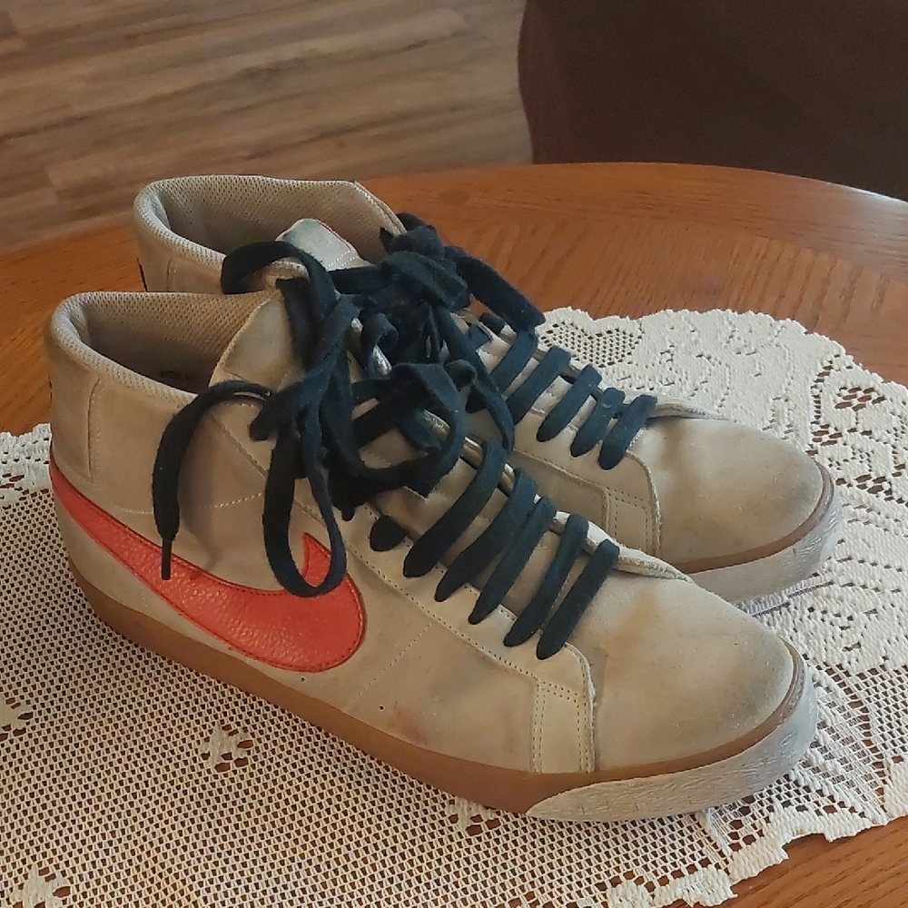 Nike SB Blazer Swoosh Life White/Hot Red Sneakers Mens Sz 13 2009 314070-161